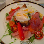 イノダコーヒ - 温泉卵をかけて食べます