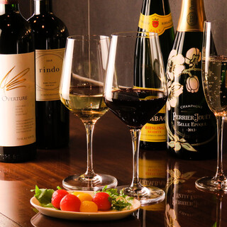 ビールやワインも楽しめる、洋食ダイニングバー。