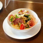 菜の詩 - サラダの野菜の産地とか説明してくれて野菜自体美味しかったけども、自家製ドレッシングもうましです⸜(  ⌓̈ )⸝盛り盛りサラダ嬉しい