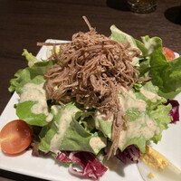 焼肉 じゅん - 小形牧場コンビーフのせ特製サラダ
