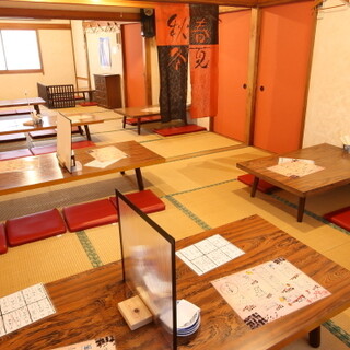 The tatami room on the second floor can accommodate parties of over 50 people!