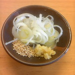 関西風手打うどん いらっしゃい - 薬味　生姜はおろしたて