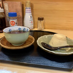 とんかつ一幸 - 〆のデザート
      焙じ茶  ＆   アロウカナババロア