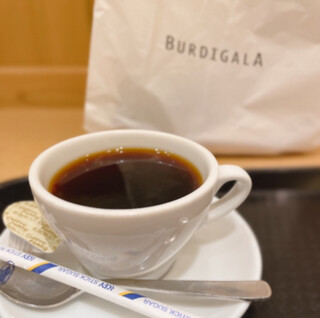 BOULANGERIE BURDIGALA　 - ホットコーヒー 少し小さめのカップですが、少し休憩したい時に丁度良いサッと飲めるサイズ。