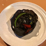 Spice&Dining KALA - イカスミのホッパーと古式醤油を使った車エビとキウイのデビル