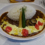 カレー＆ダイニングバー トミーズ ハウス - 彩り野菜＆チーズ牛すじカレー