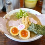 濃厚ラーメン かなや - 料理写真:まる得・濃厚お魚豚骨ラーメン1070円