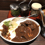 欧風カレー ソレイユ - ②ビーフカレー、肉の塊がゴロゴロ