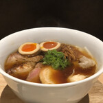 らぁ麺や 嶋 - 丁寧な盛り付け