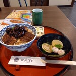 うな富士 - 肝入りうなぎ丼