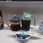ぎょうざ 湖月 - 餃子と同じくタレが絶品（ビールは相方専用機）