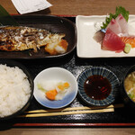 Hananomai - 塩焼きと刺身定食 税込890円
