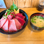 清水港　みなみ  - 丼と味噌汁