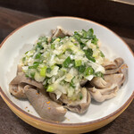 金町製麺 - 豚ガツのネギ塩ダレがけ　400円