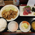 Hananomai - 豚肉生姜焼きと刺身定食 税込890円