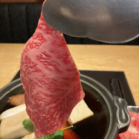 すき焼き 牛しゃぶ 松重 - お肉をわりしたにダイブ！