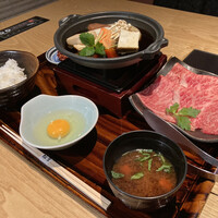 すき焼き 牛しゃぶ 松重 - 蓋をオープン