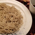 緒方 - ⑯十割蕎麦(長野県産)
      極細な十割蕎麦は柔らかくもコシもあり、喉越しも爽快。香りも良いですね♪
      醤油ベースのつゆで頂きました