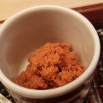 緒方 - ①間人蟹(雌、ハーフ)(京都府間人産)、外子
      外子は別分け、プチプチ感、軽めの旨み
      原則、内子の方が味わいがしっかりしてます
      舌の上に5秒ホールドしてお召し上がり下さい