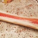 緒方 - ⑥炭火焼き間人蟹(2番脚)(京都府間人産)
      恐らくこの日で一番しっかり火入れされた一品
      火入れするほど身はしまり、旨みは強く、風味は濃くなります
      これが激ウマ！