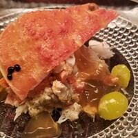 緒方 - ①間人蟹(雌、ハーフ)(京都府間人産)、内子&外子、銀杏、酢ジュレ
                  身の穏やかな甘み、蟹味噌のコクと微かな苦み、内子のしっかりした旨みと甘み、それらが渾然一体とした濃い蟹の旨みが強い印象を残します