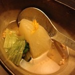お通しの聖護院大根の煮物