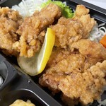 BENTO MEAT DELICA KUDO - からあげ弁当の鶏モモ肉からあげ