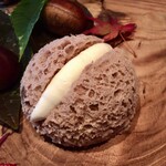 Fujiya 1935 - 気泡をたくさん含ませた栗のパン