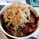 みどり食堂 - 唐揚げラーメン(800円也) 揚げタマネギの下には…(笑)