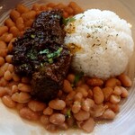 peru-ryourierupuerutonauthiko - セコ・コン・フレホレスのランチ(1300円税込)  サラダ、スープ、ドリンクも付きます。