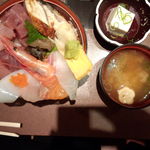 魚河岸の居酒屋　えびす大黒 - 海鮮丼（上方から）