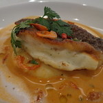 ビストロ ダイア - がや（北海メバル）のホタテペースト乗せロースト。セイコ蟹（ズワイ蟹のメス）の内子と味噌に甘エビの頭部を加えた香りのよいビスクが最高！！！