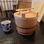 お料理ひろせ - お茶碗3杯分のお櫃ご飯。