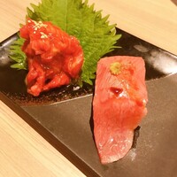 近江うし 焼肉 にくTATSU 青山本店 - サーロイン握り、ユッケ（生肉取り扱い許可店）