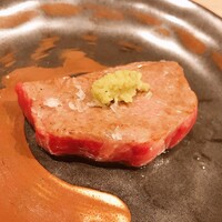 近江うし 焼肉 にくTATSU 青山本店 - サーロインステーキ　塩と山葵で