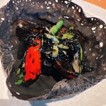 Spice&Dining KALA - イカスミのホッパーと古式醤油の車海老とキウイのデビル♪