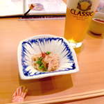 お通しは、こんにゃくのたらこ和え。薄味で上品に仕上げてある