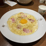 ミルク&パフェ よつ葉ホワイトコージ - たっぷりミルクの贅沢カルボナーラスパゲティ（1,020円）