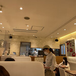 ミルク&パフェ よつ葉ホワイトコージ 札幌パセオ店 - 店内