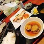 Tairyou - 赤魚の塩糀焼き、ナスの挟み揚げ定食　全景