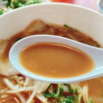 城南園 - ミソラーメンのスープ、リフト！