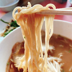 城南園 - ミソラーメンの麺、リフト！