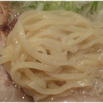 田中そば店 - ツルツルでコシの強い平打ち麺。