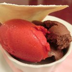 Petit A Petit - Cコース 1800円 の濃厚チョコレートアイスとフランボワーズソルベ
