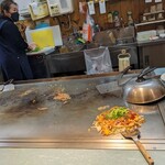 お好み焼き きしべ  - 鉄板はこのくらいの大きさ