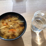 自然野菜レストラン 駒込 ナーリッシュ - 味噌汁はお代わり自由