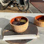 喫茶 ベレー - 外で食べるきびもちあんこ、格別ですな。うん？