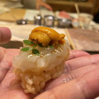 鮨よしかわ 麻布十番 - イカと雲丹の握り