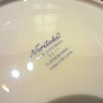 よつば珈琲 - 気合が入ってるっ。 　大阪では、高級なお店でも、もう少し、お安い食器が多いかな？　