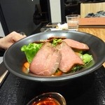 よつば珈琲 - ローストビーフ。　ぶ厚くて、やや硬め、という意見も。　新鮮で、美味しいと思うんだけど。　人それぞれ。